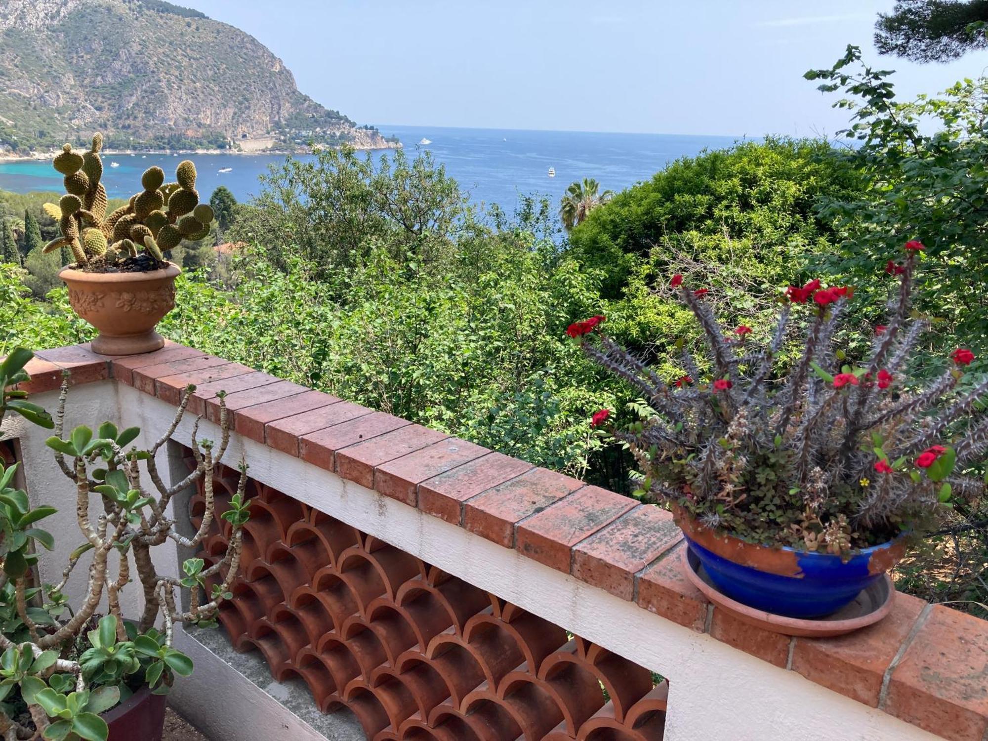 Appartement Independant Dans Villa Eze Bord De Mer Екстериор снимка